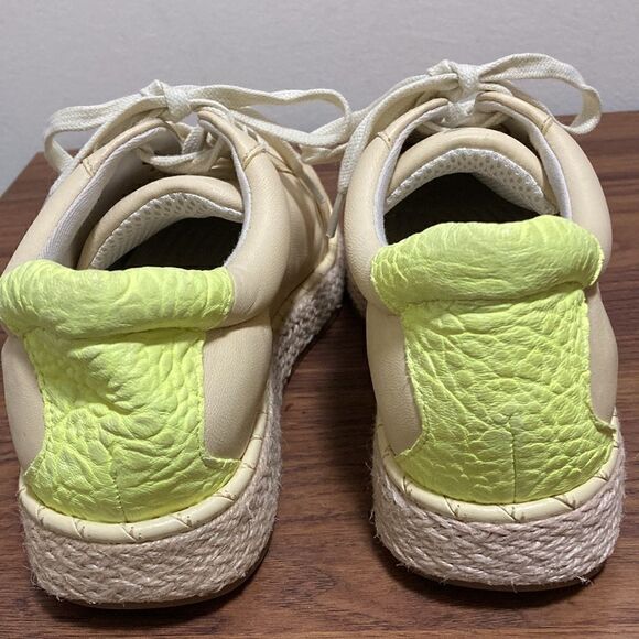 Franco Sarto NWOT Quinn Sneakers in Lemonade Leather. Woman’s size 7 M. - Picture 3 of 7
